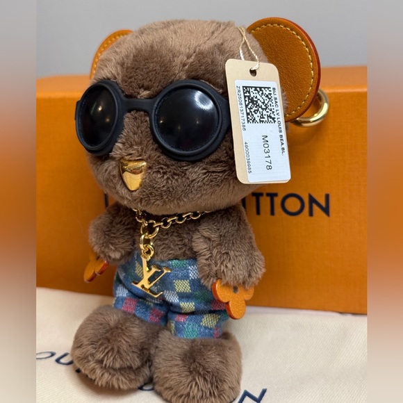LV Louis Bear 🧸 - Picture 2 of 11
